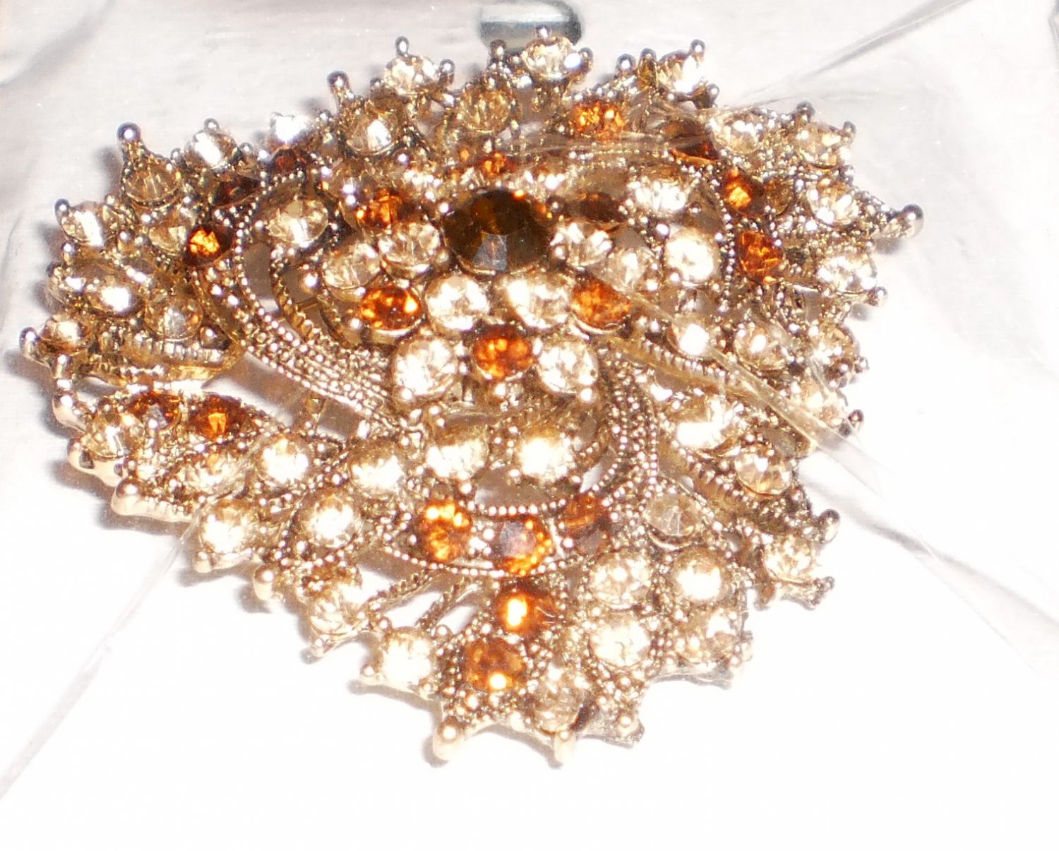 gold rhinestone brooch/pin