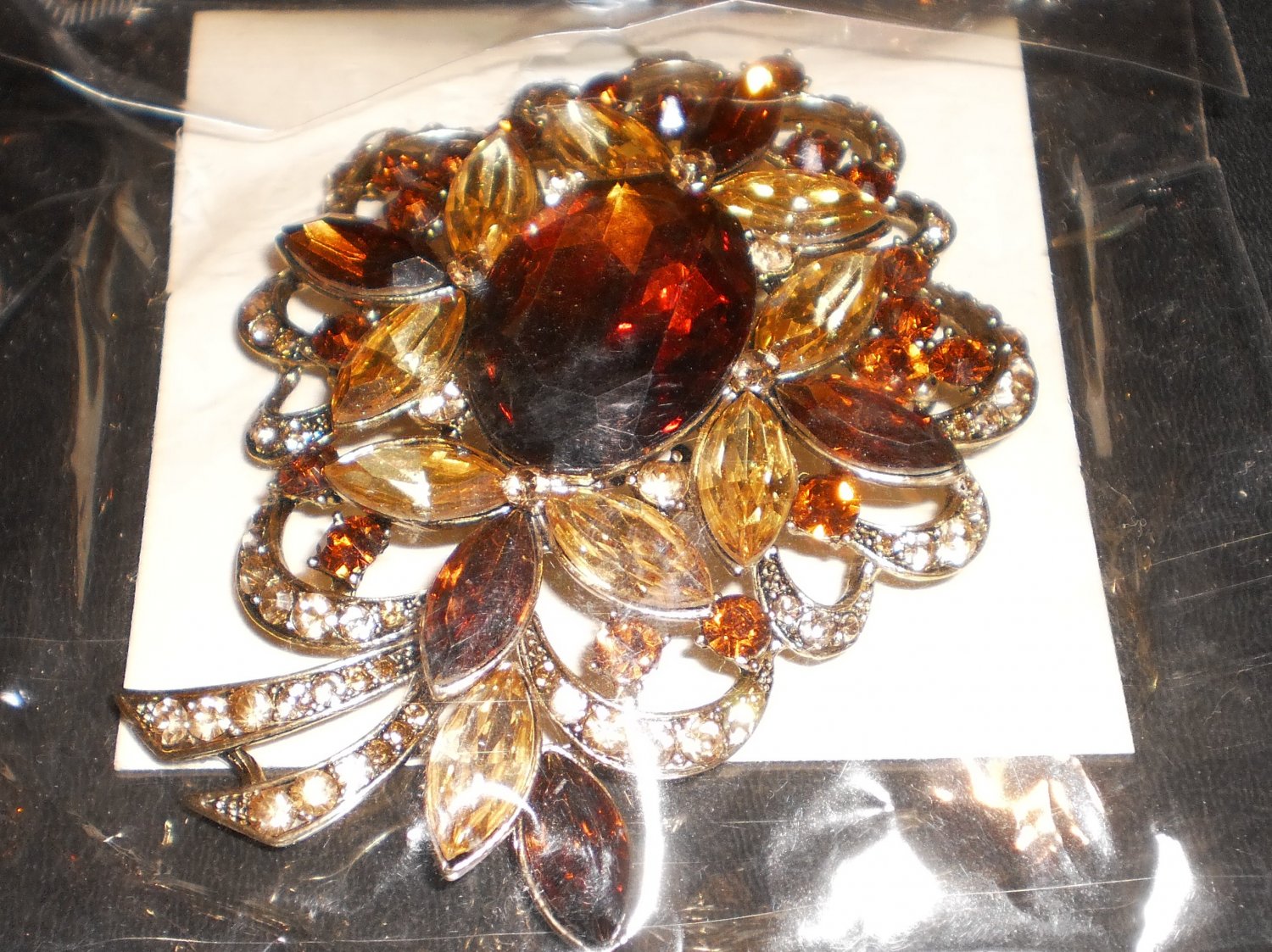 gold rhinestone brooch/pin