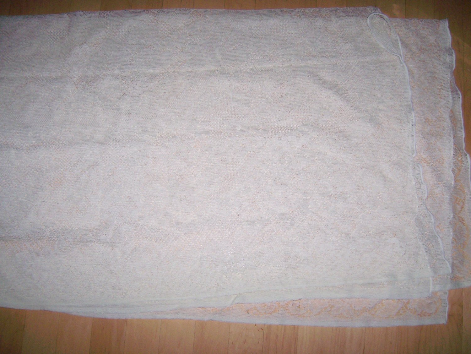 White Vinyl Roses Daisies Table Cloth