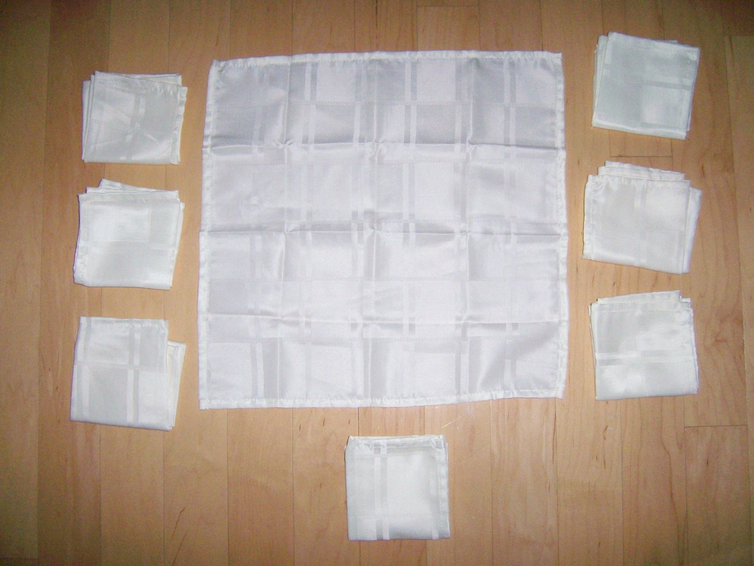 Set Of 8 Creame Colored Napkins
