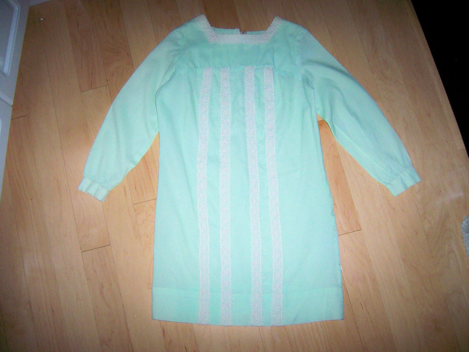 Green/White Lace Dress Size 10 BNK146