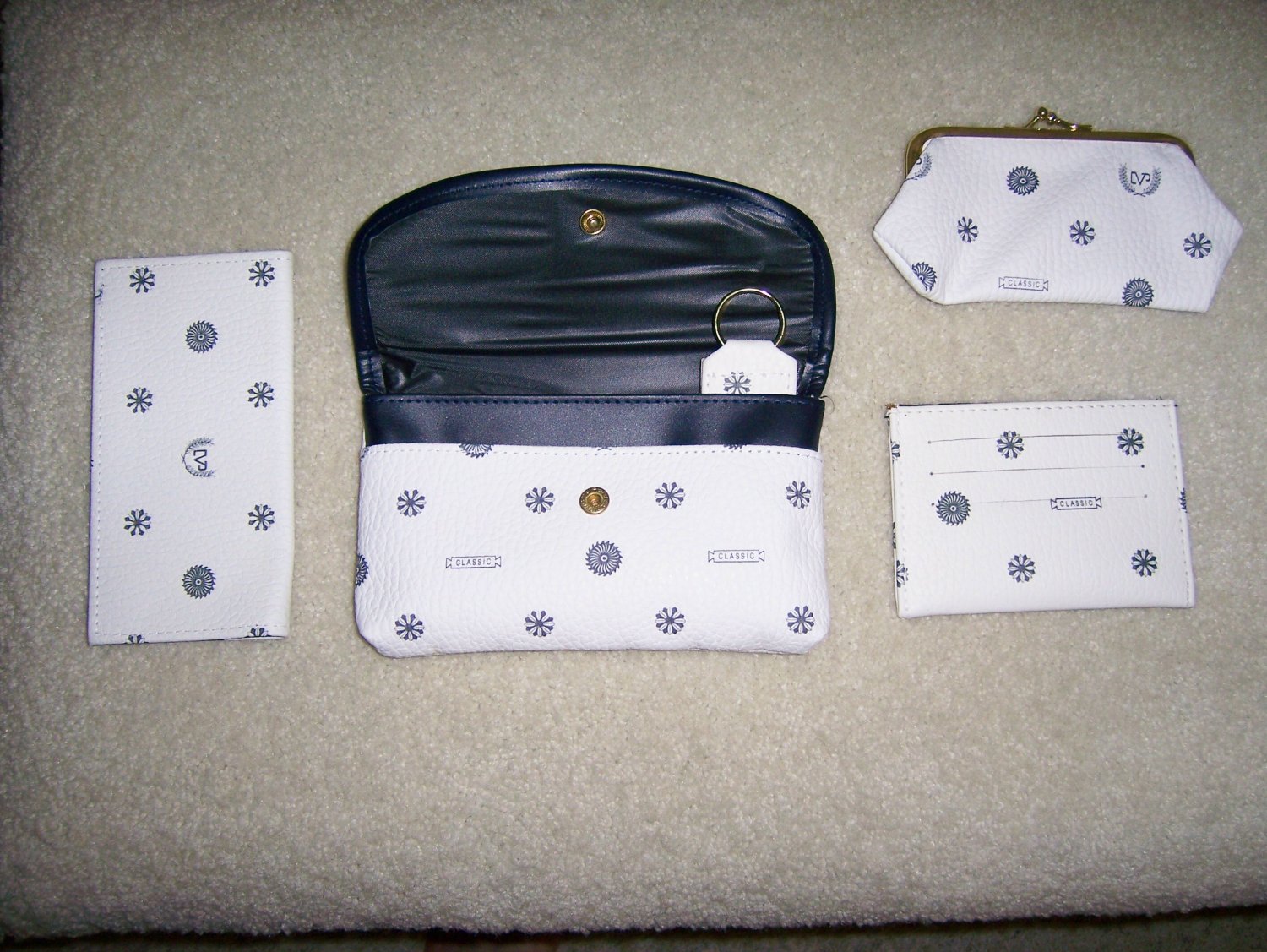 Set Of Four White/Black Purses BNK152