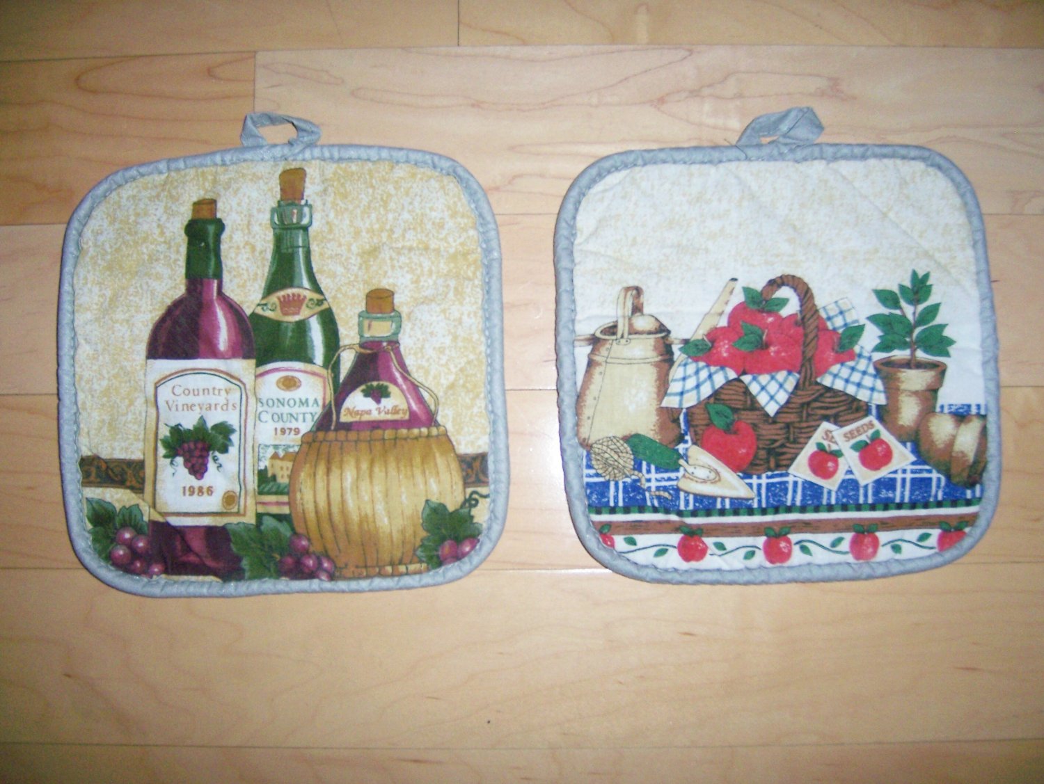 Pot Holders Pair White w Wine & Garden Design BNK193