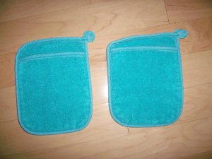 Pair Pot Holders 6 1/2x7 1/2 Aqua w Pockets BNK198