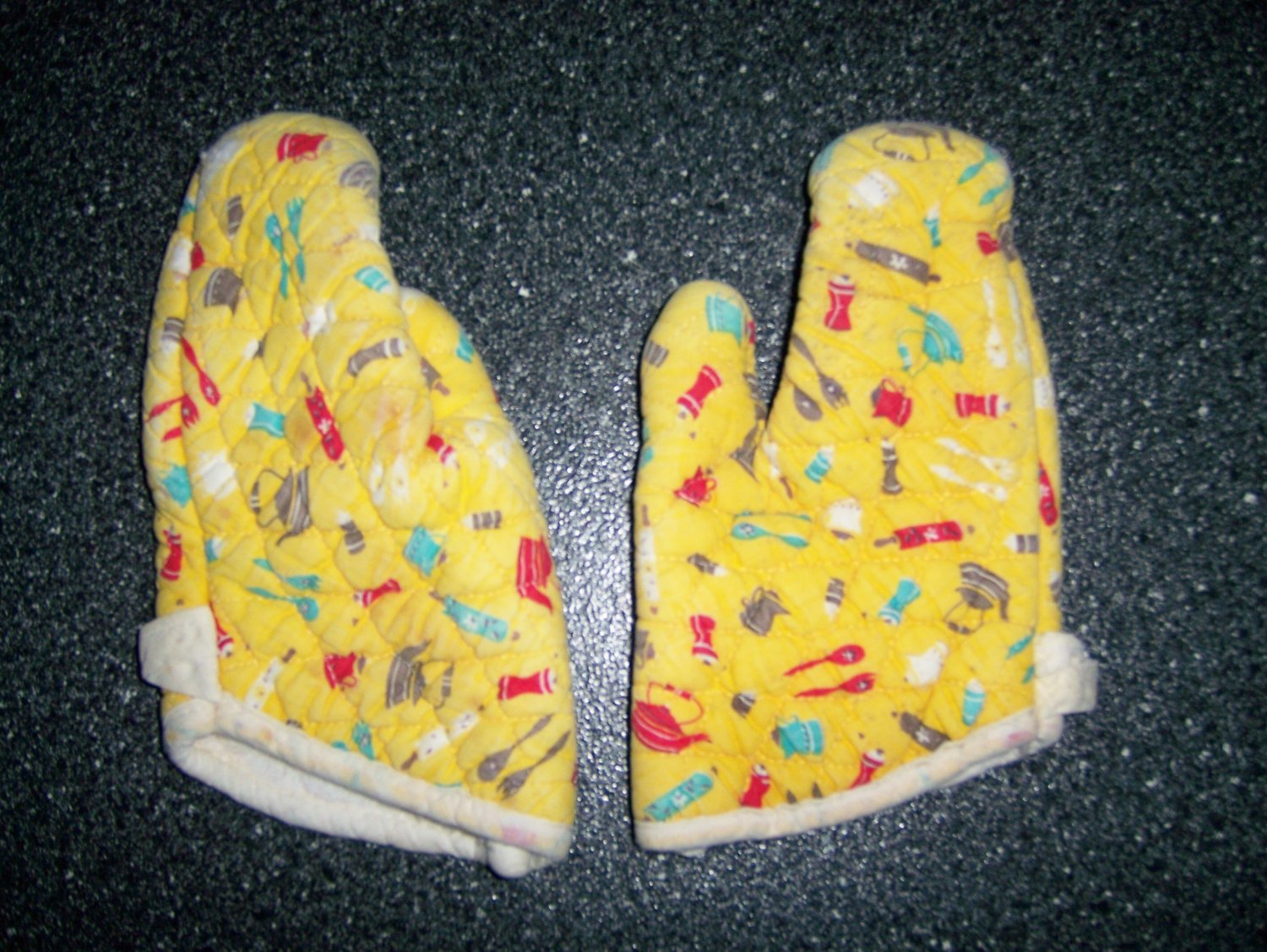 Set Of Two Pot Holder Mitts Size 5-6 BNK200