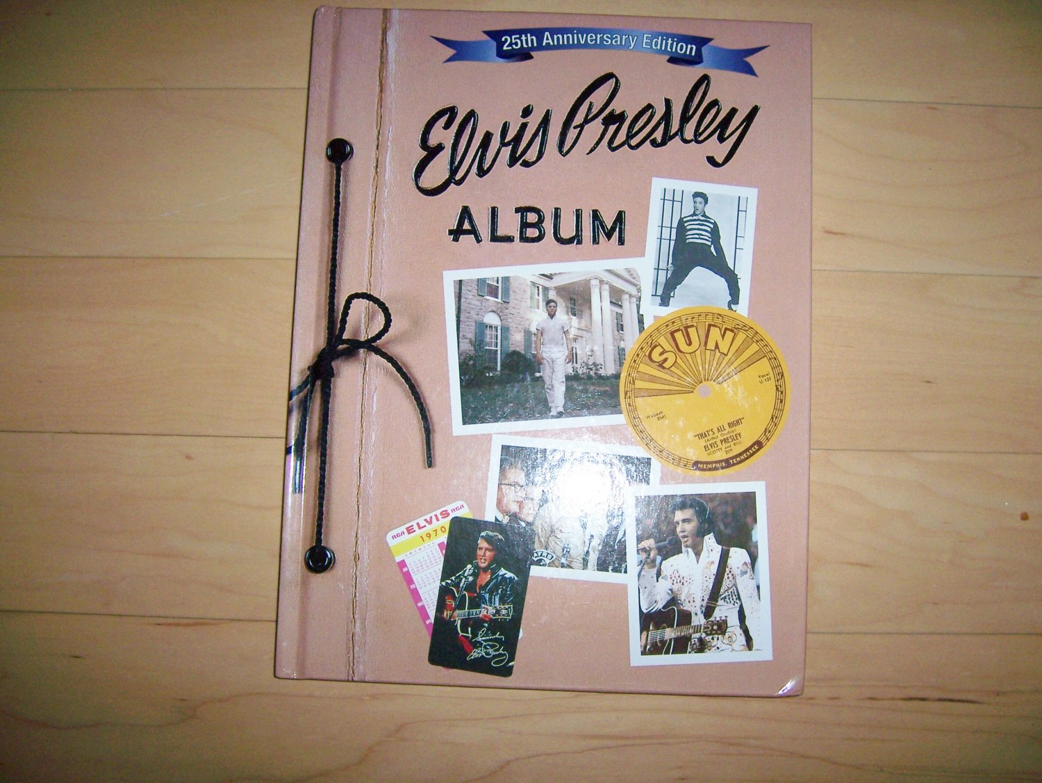 "Elvis Prsley Album" The King Of Music Forever BNK557