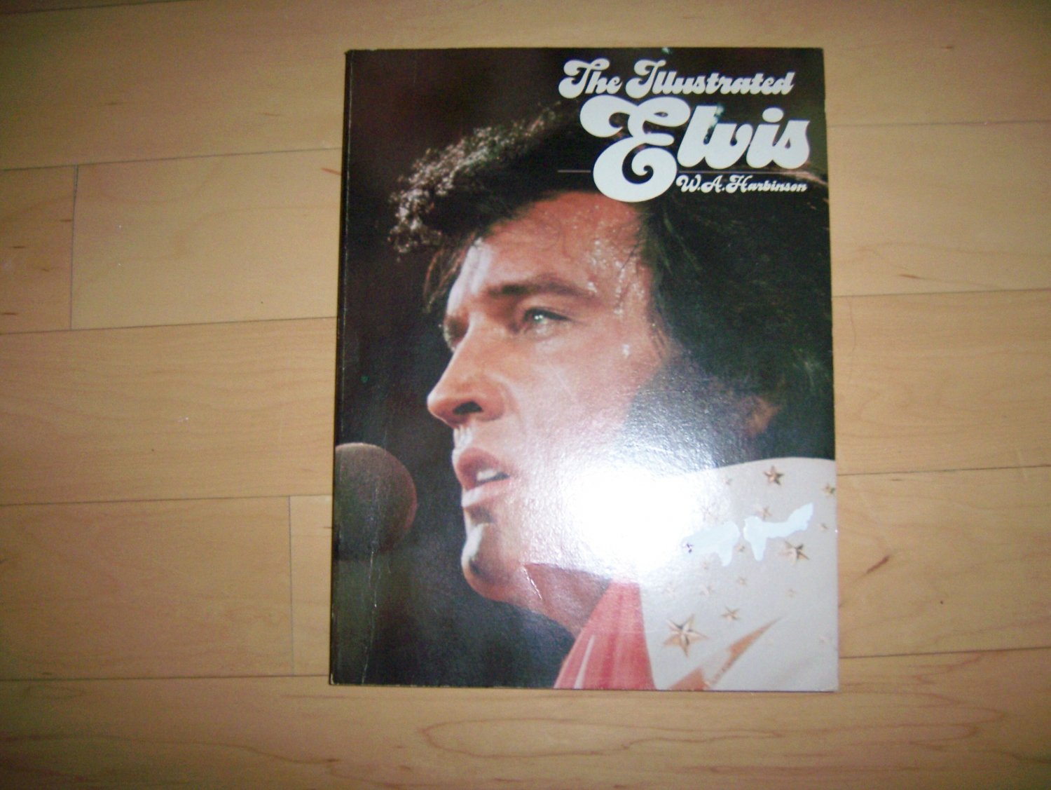 The Illustrated Elvis BNK558