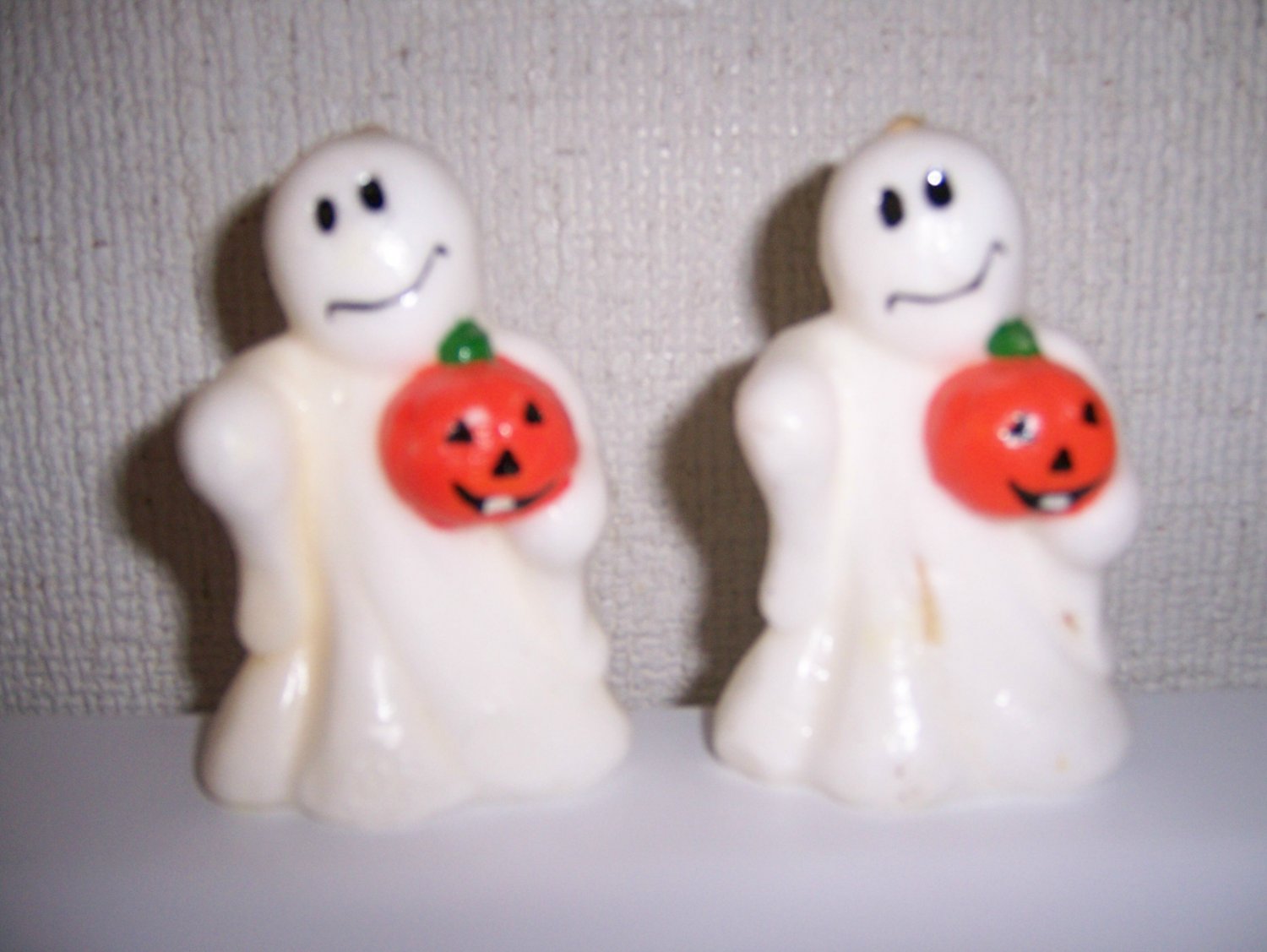 Set Two Friendly Ghosts For Halloween & Thanksgiving BNK583
