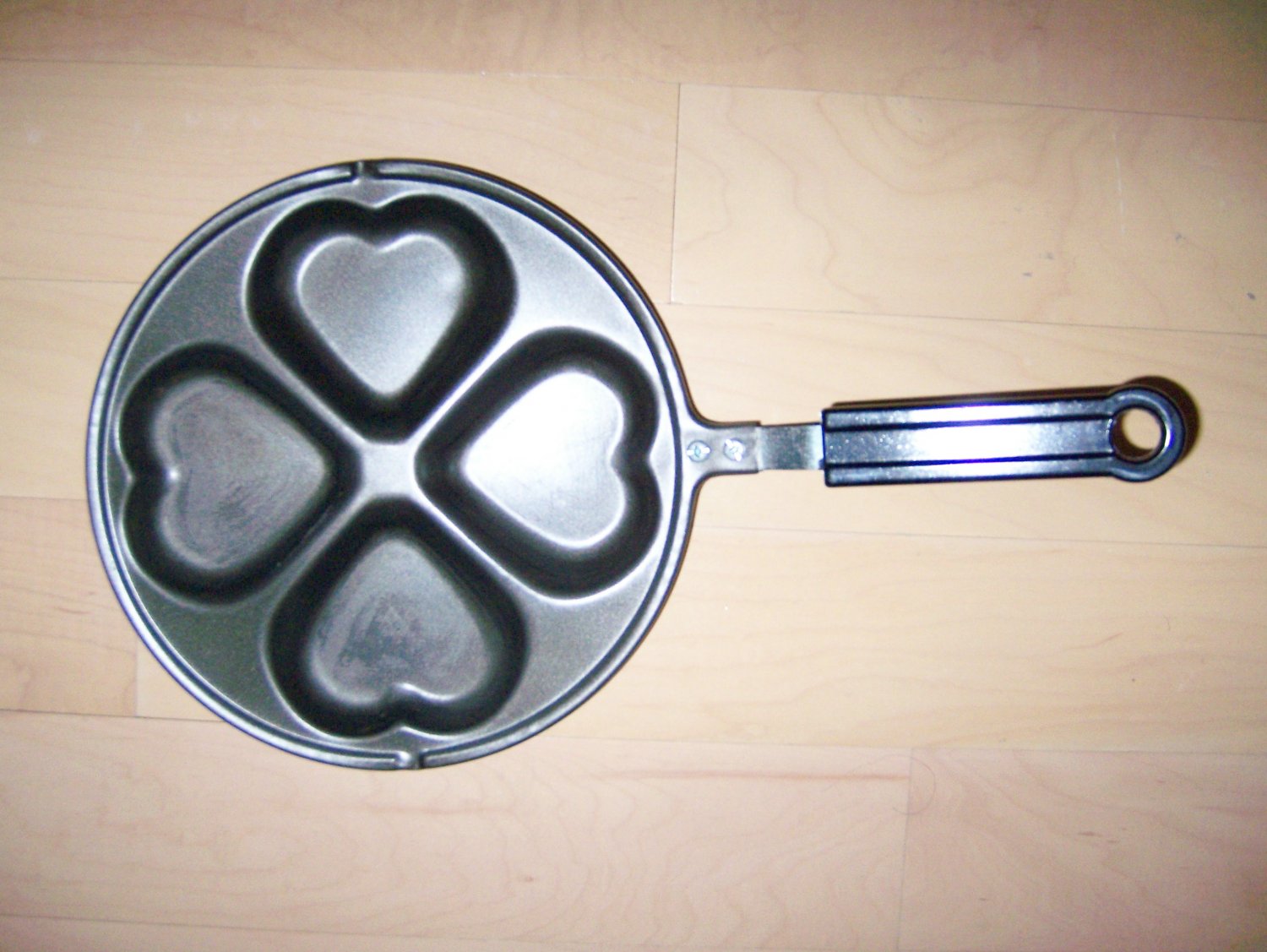 4 Heart Shaped Partitioned Pan BNK625