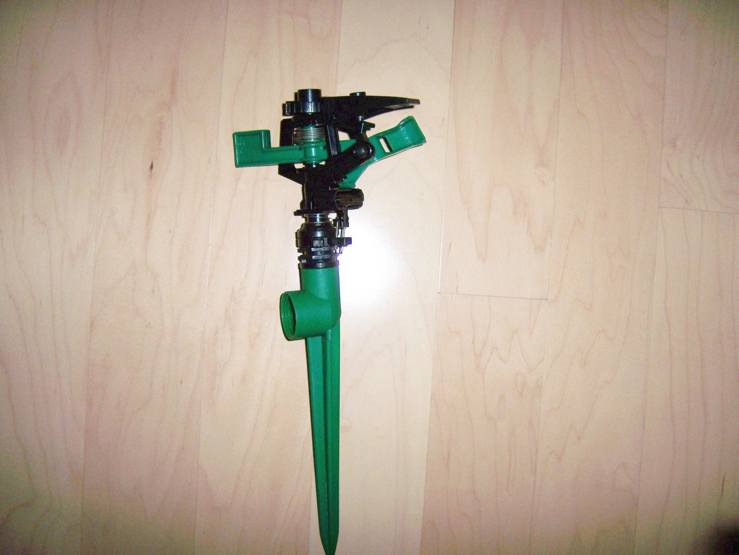 One Zone Sprinkler To Attach To Hose BNK680