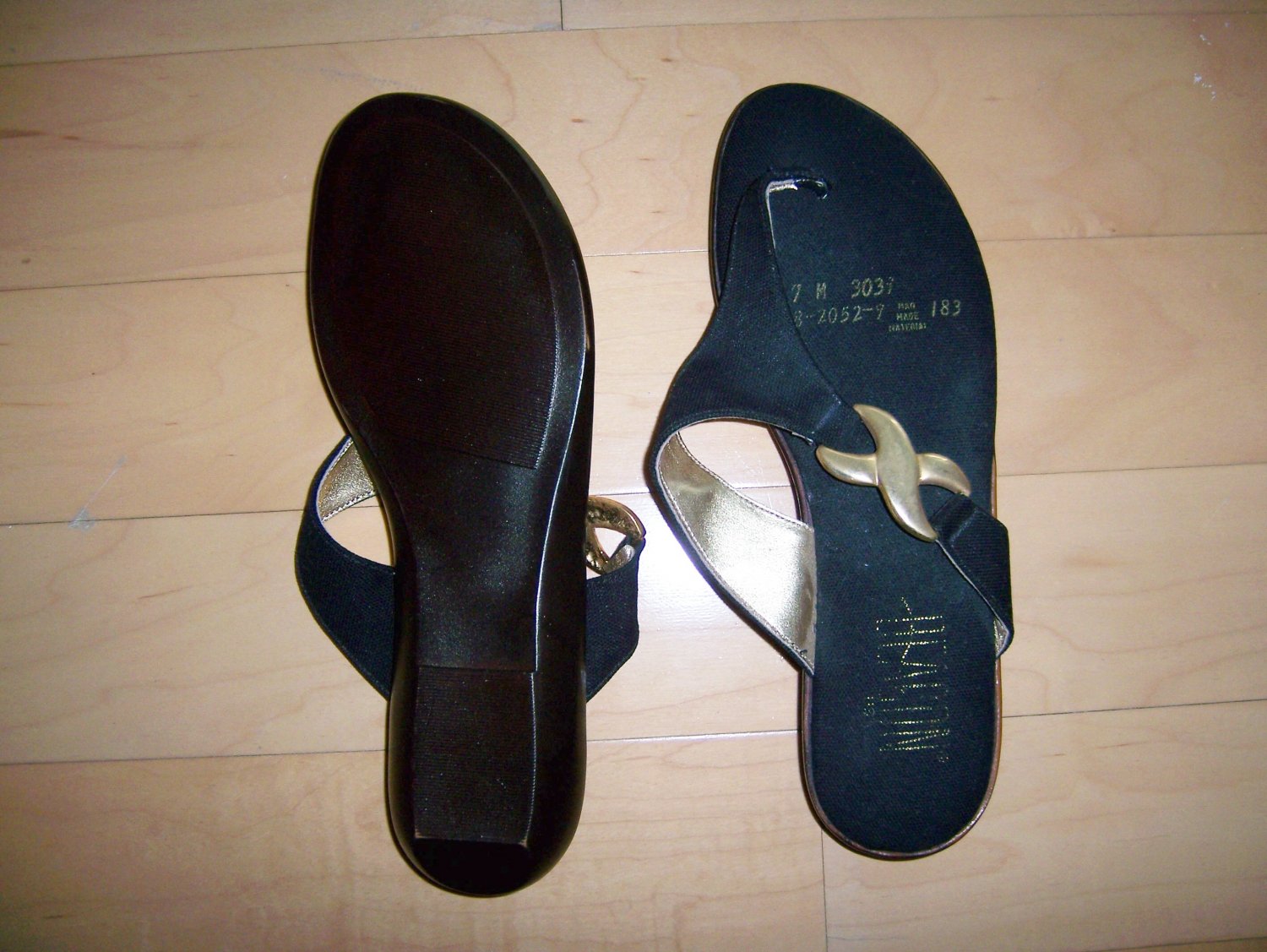 Sandals Black 7M With Gold Trim BNK761