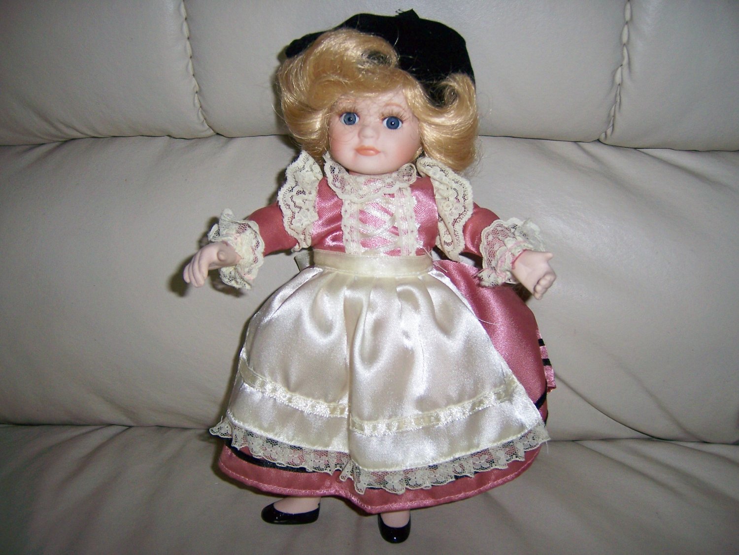 Heidi Blonde 10" Special Doll BNK850