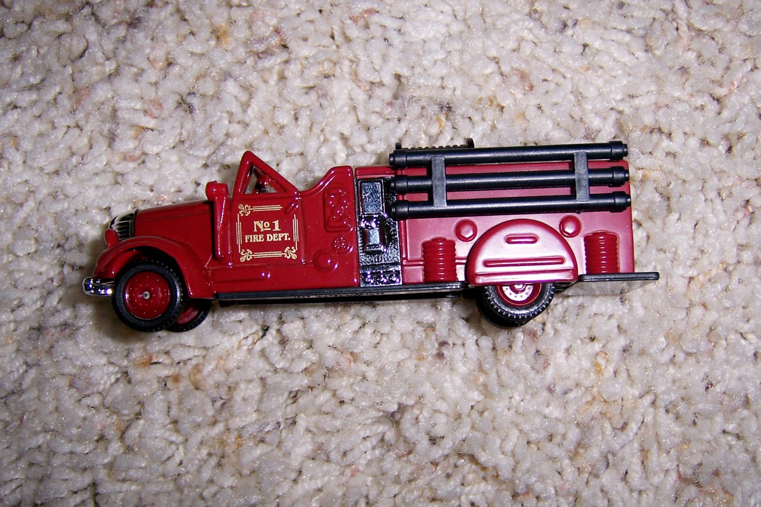 Miniture Fire Truck 1939 Ward LaFrance #1 BNK891