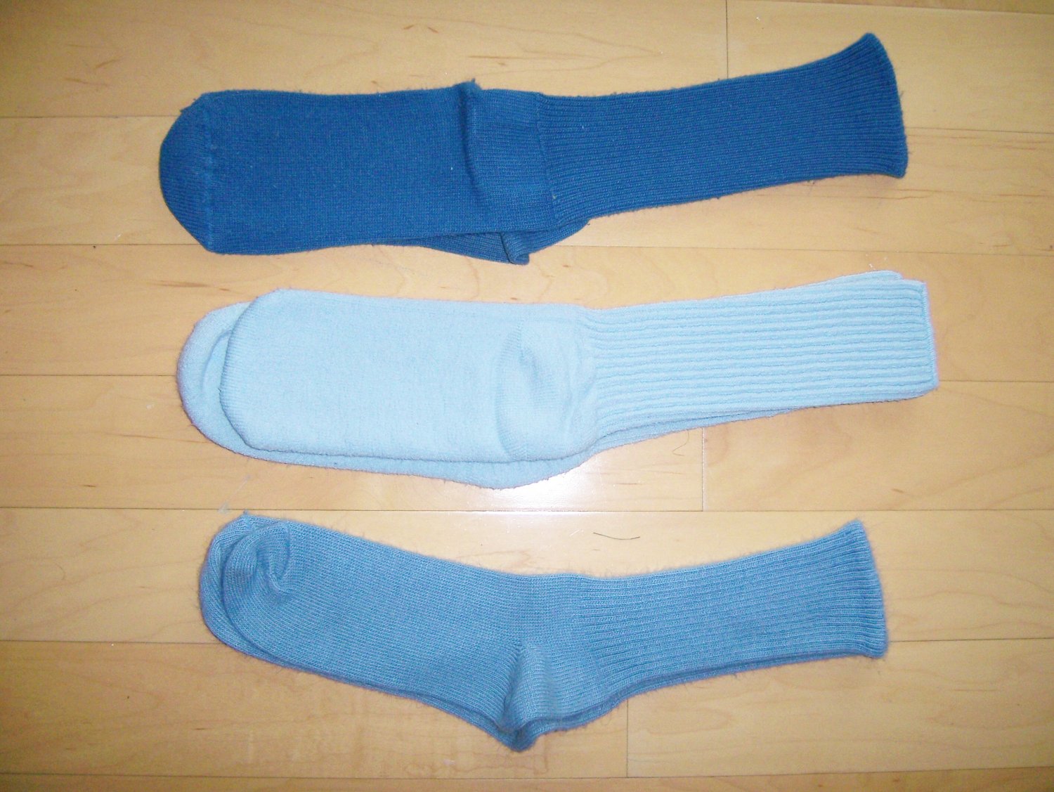 Men's Socks Cotton 10-13 Three Pair Dk Blue-Med Blue-Lt Blue BNK1043