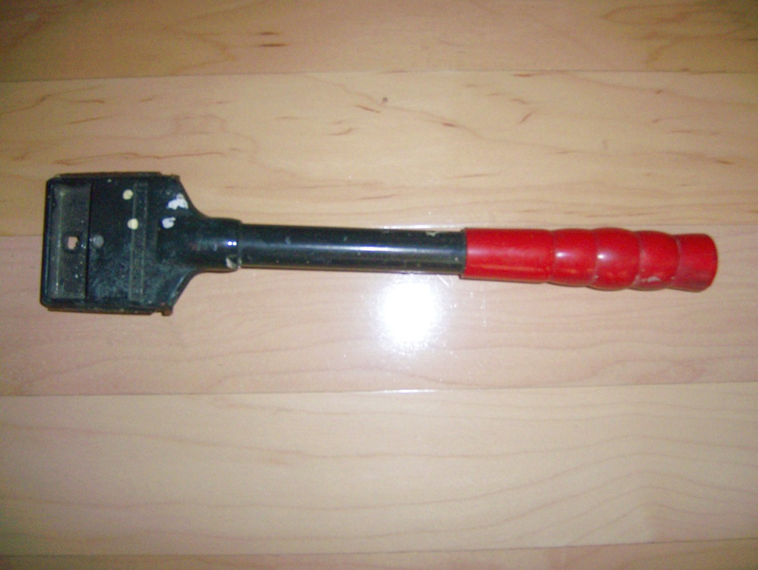 Scrapper Uses 2" Blades With Rubberized Handle BNK1136