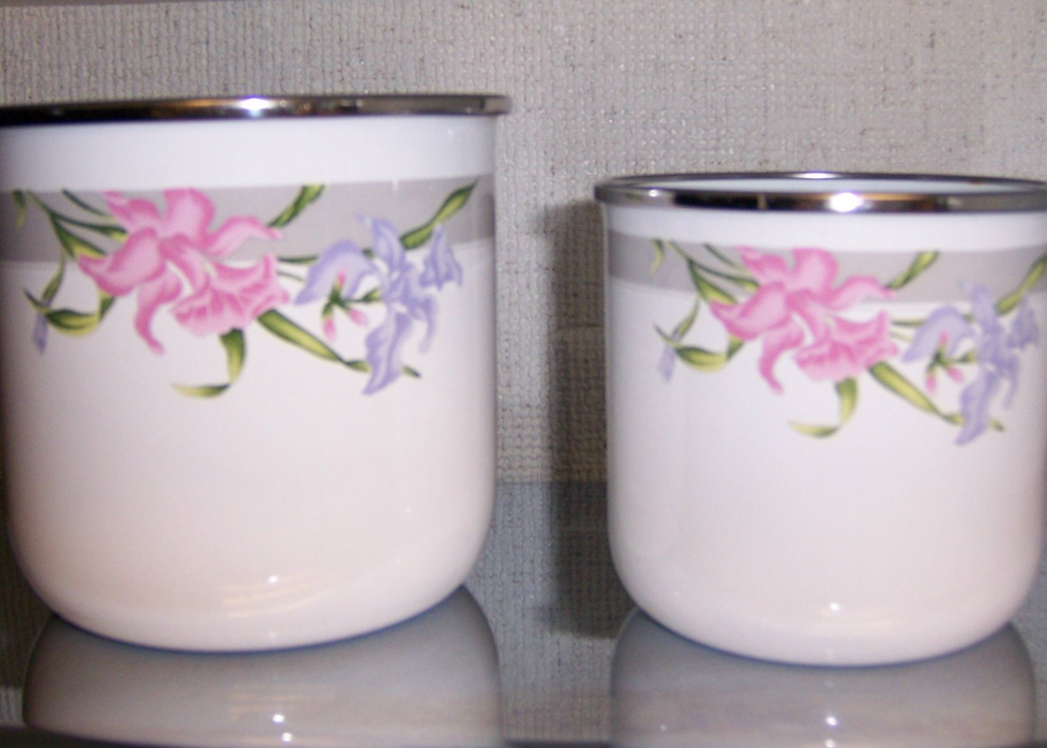 White Metal Bowls With Vegetable Design BNK1181