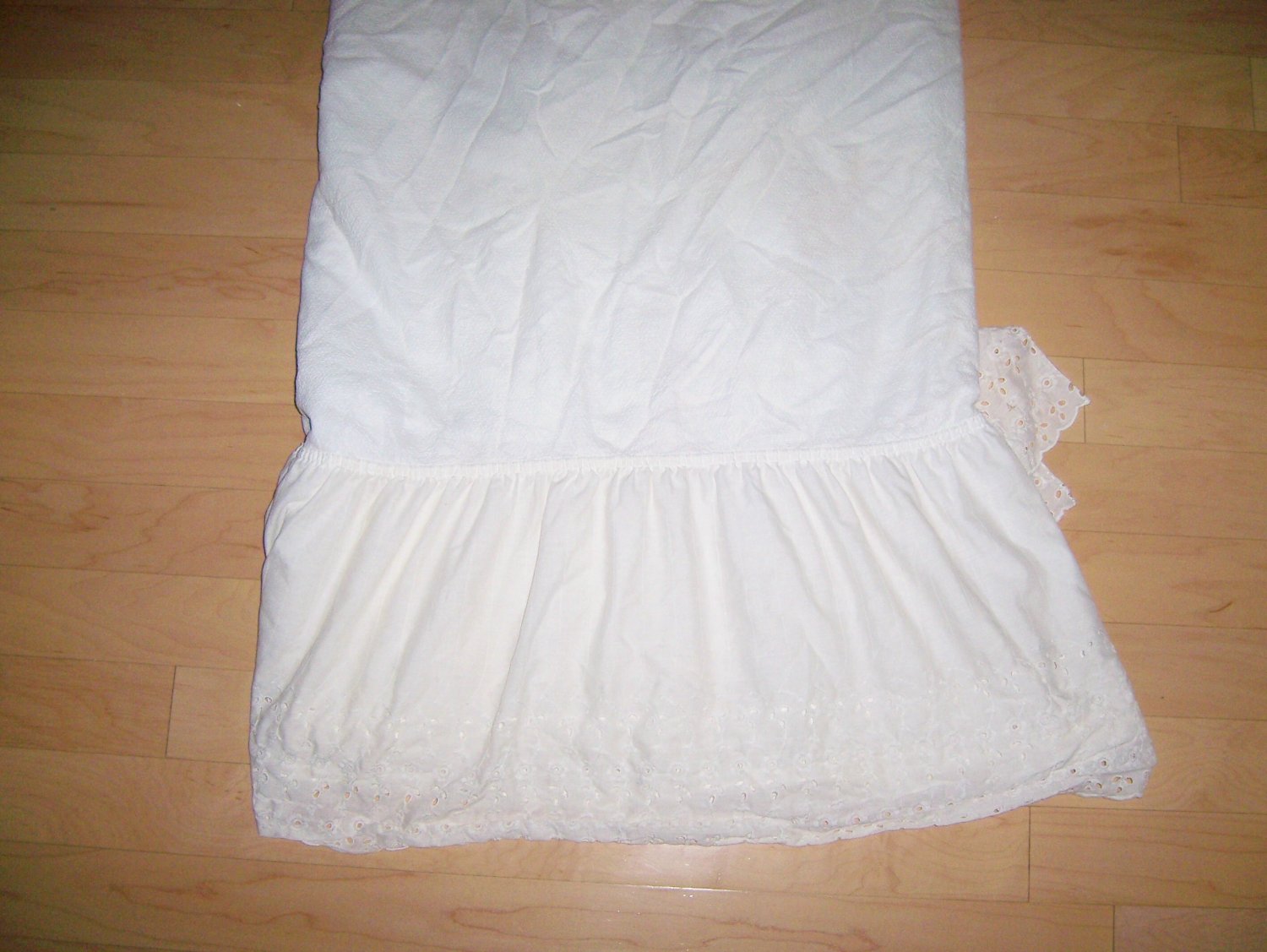Full Size Mattress Sham Eyelet Ruffled BNK1443