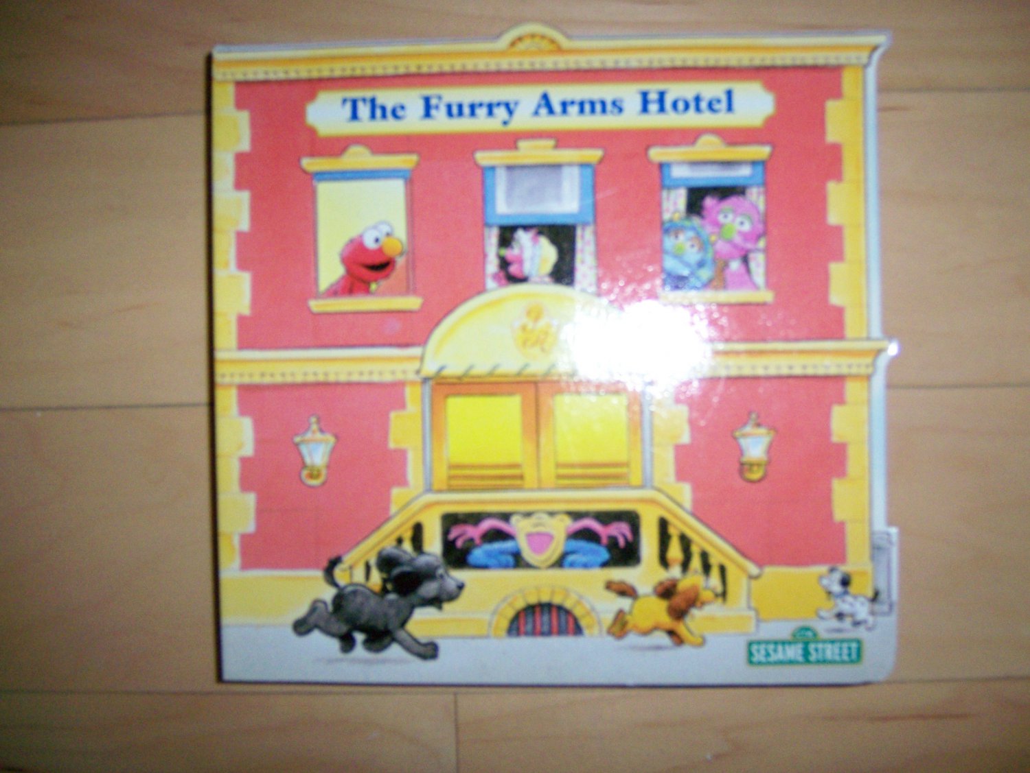 Sesame Street The Furry Arms Hotel BNK1510