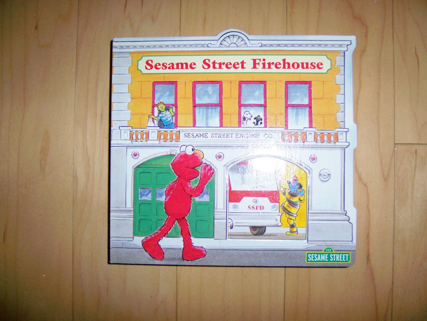 Sesame Street Firehouse BNK1511