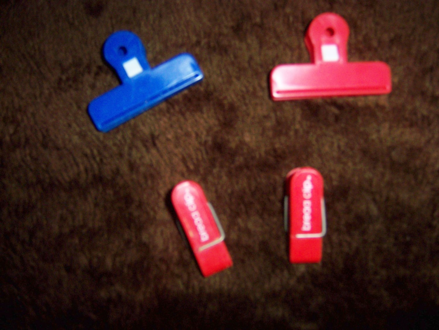 Clips To Close Items Or Hang On Fridg BNK1595