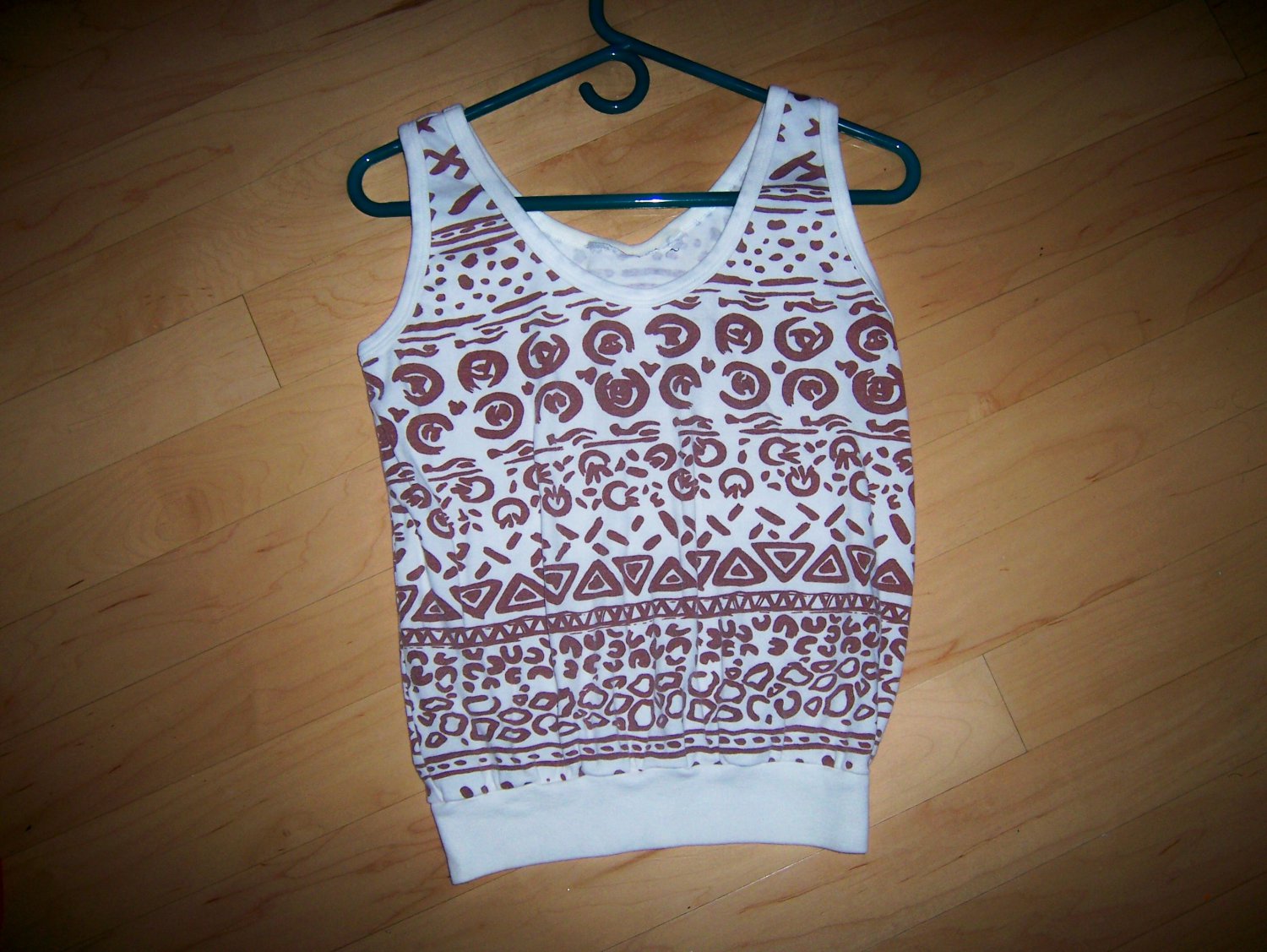 Ladies Tank Top White w Brown Aztex Desings Size 10 BNK1625
