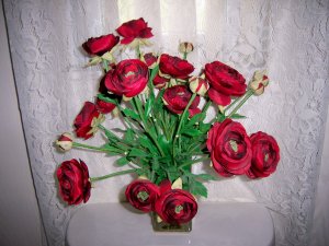 American Beauty Long Stem Red Roses In Clear Vase BNK2421
