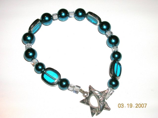 Gorgeous Bracelet. A Must Have. Swarovski Pearls, Swarovski Crystals, Unique Glass