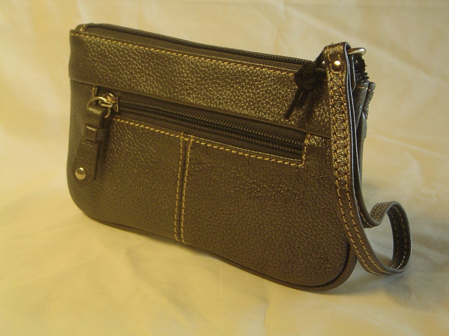 Women's Flat Pleated Wristlet