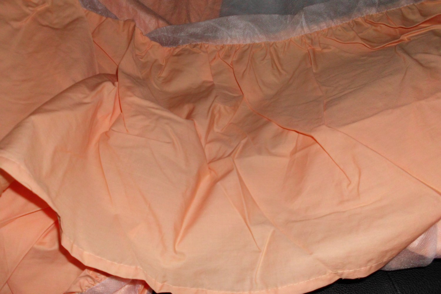 New QUEEN Scenario Bedskirt PEACH