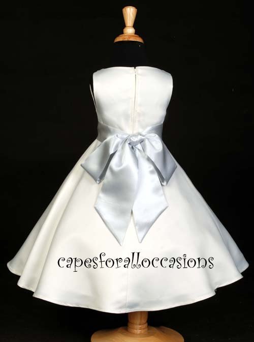 Ivory Girls Dress with a Gray Ribbon (Size 8