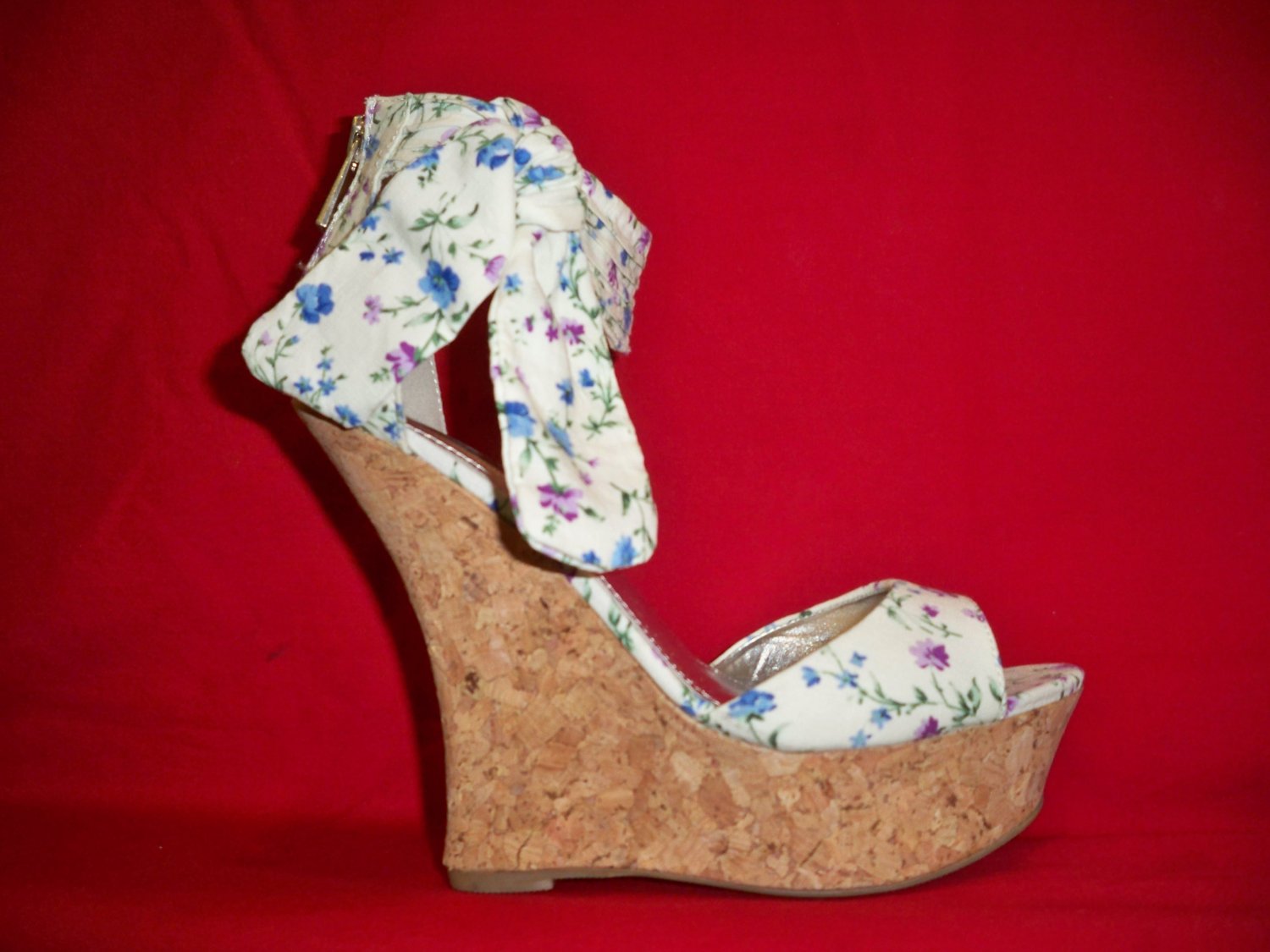 White Flower Wedges