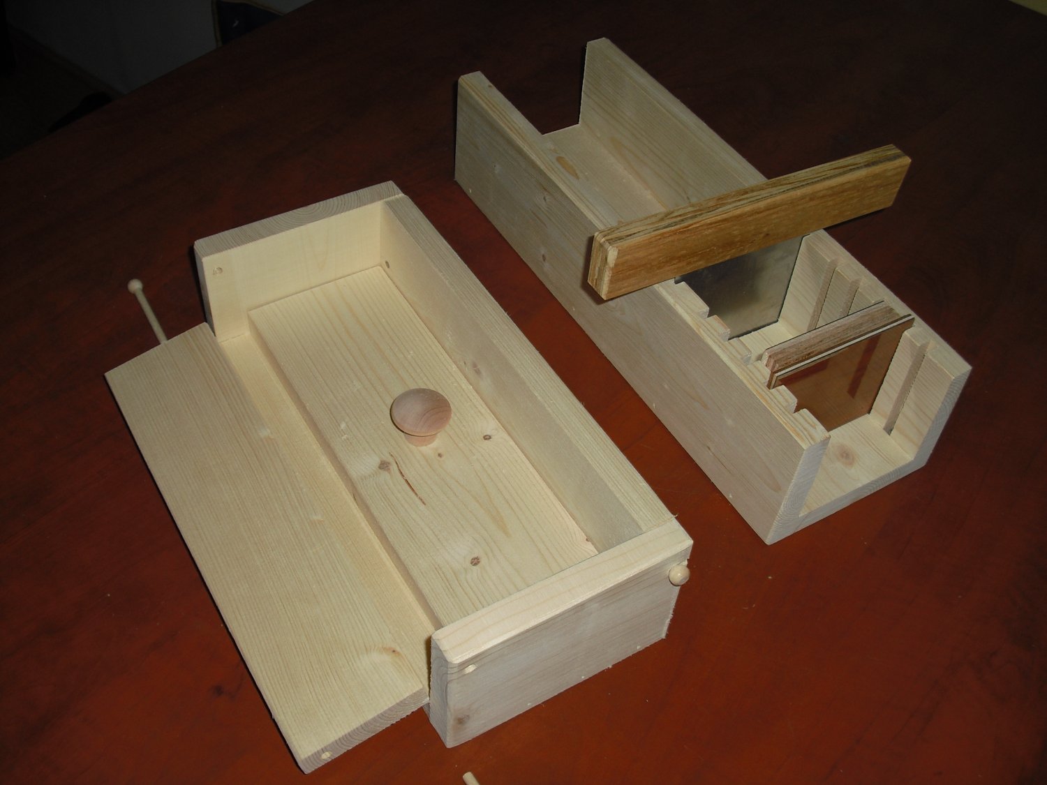 WOODEN SOAP MOLD 2 LB LOAF COLAPSABLE WITH CUTTER