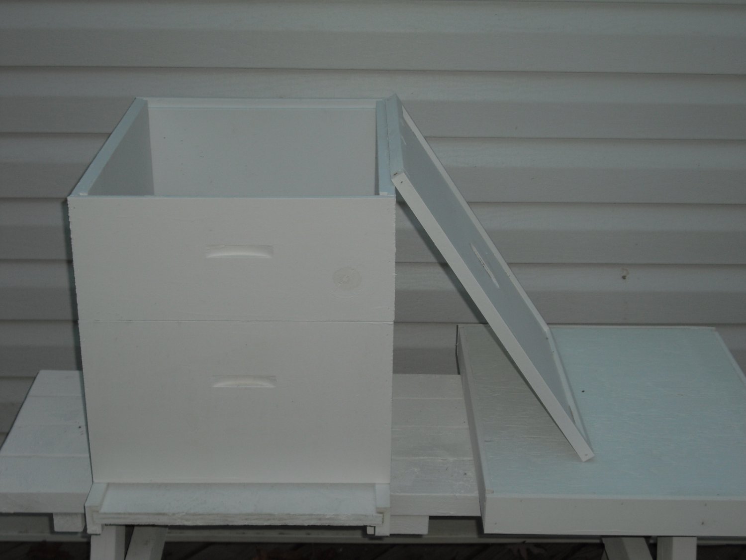 BEEHIVE LANGSTROTH HIVE BEEKEEPING HONEY BEE BEEKEEPERS