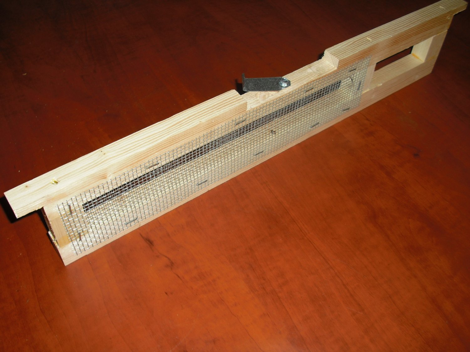 beekeeping bee keeping bee hive requeening frame
