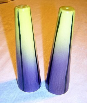 Retro Italian salt & pepper shakers hand painted hc1143