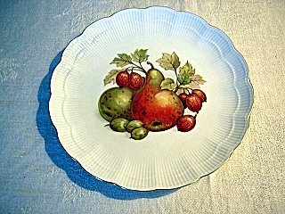 Pair AK Alka Kunst plates Kaiser West Germany fruit nuts hc1286