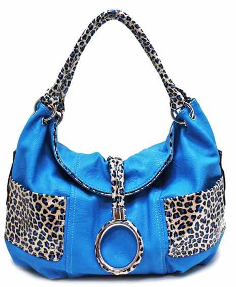 Leopard print details on simulated leather