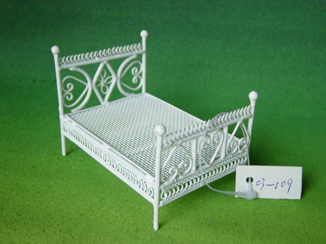 Iron Wire Crafts Bed