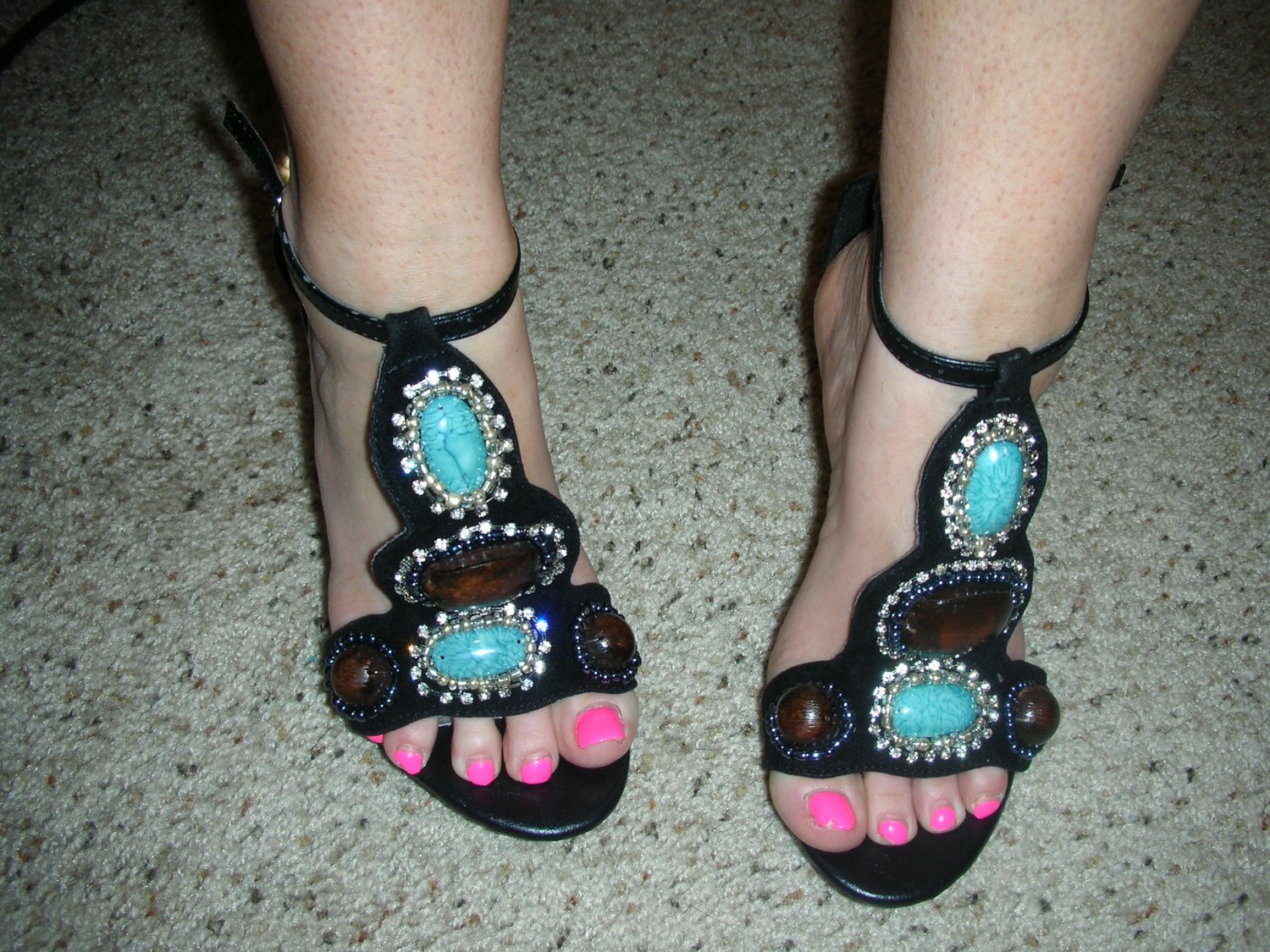 WOMENS EMBELLISHED HEELS SIZE 5 1/2 GORGOUES