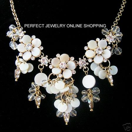 luxurious flower necklace