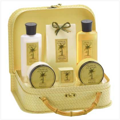 Pina Colada Bath Set in Travel Case - 38067