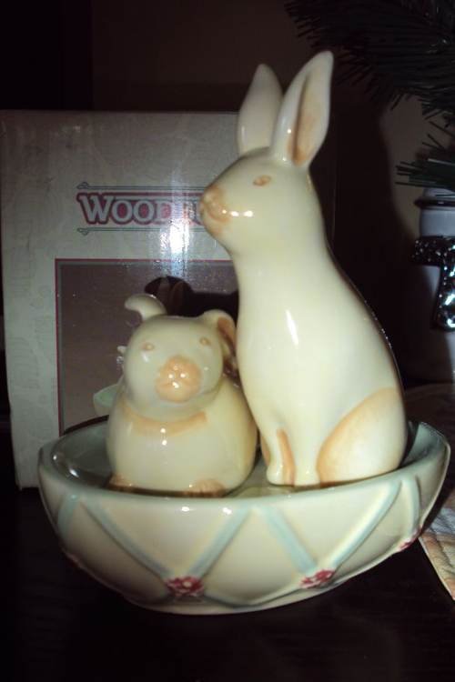 NIB Nikko Woodbury Bunny Salt and Pepper Shakers