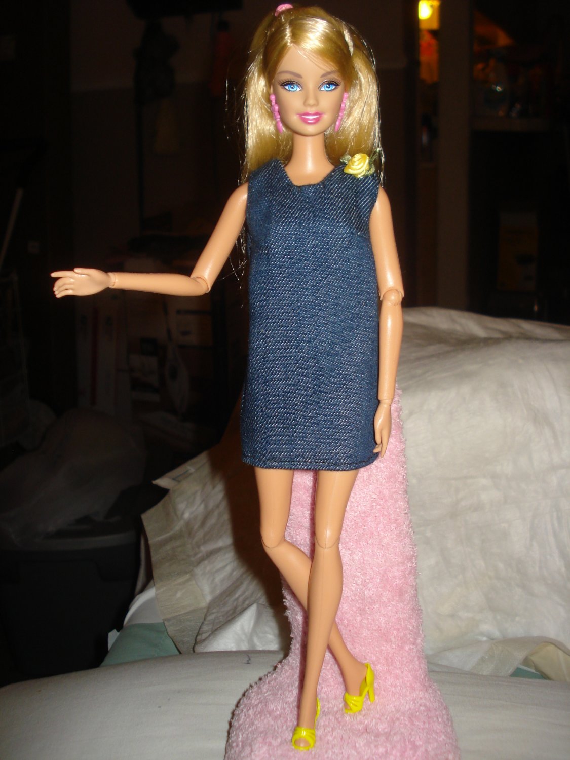 Short blue denim dress with yellow rose detail for Barbie Dolls - ed81