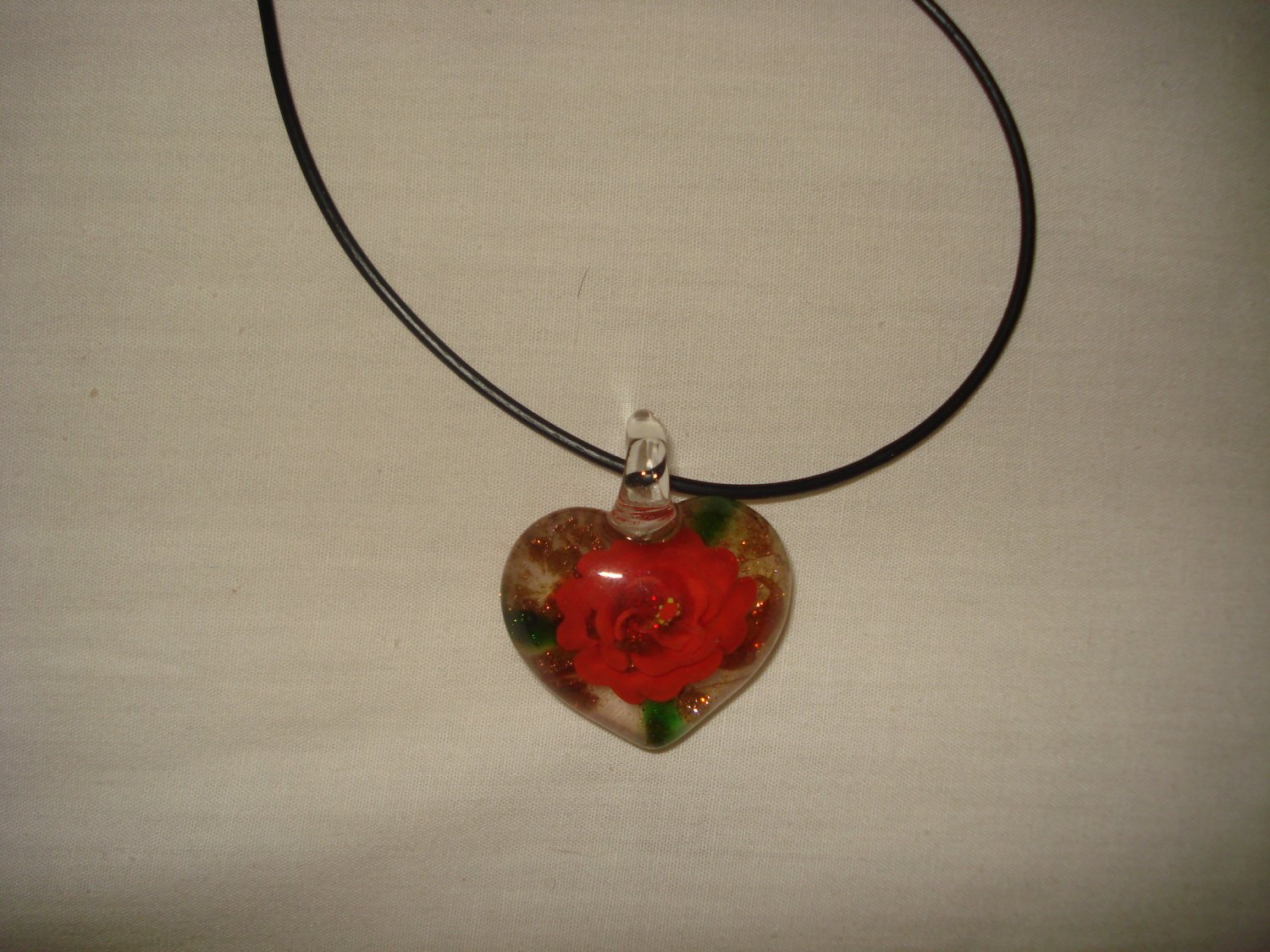 Red rose in a clear puffy heart glass pendant - eg06