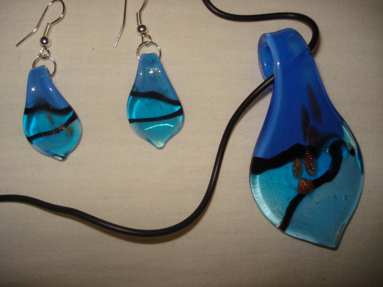 Blue & black glass teadrop necklace and earring set - eg01