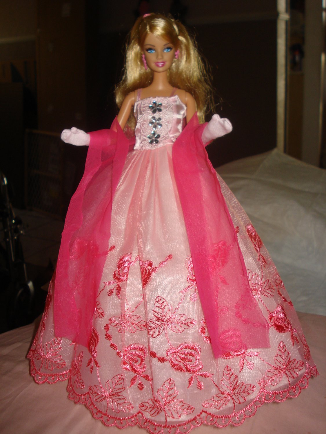 Silkstone Barbie formal in pink lace with a pink shawl - ed38