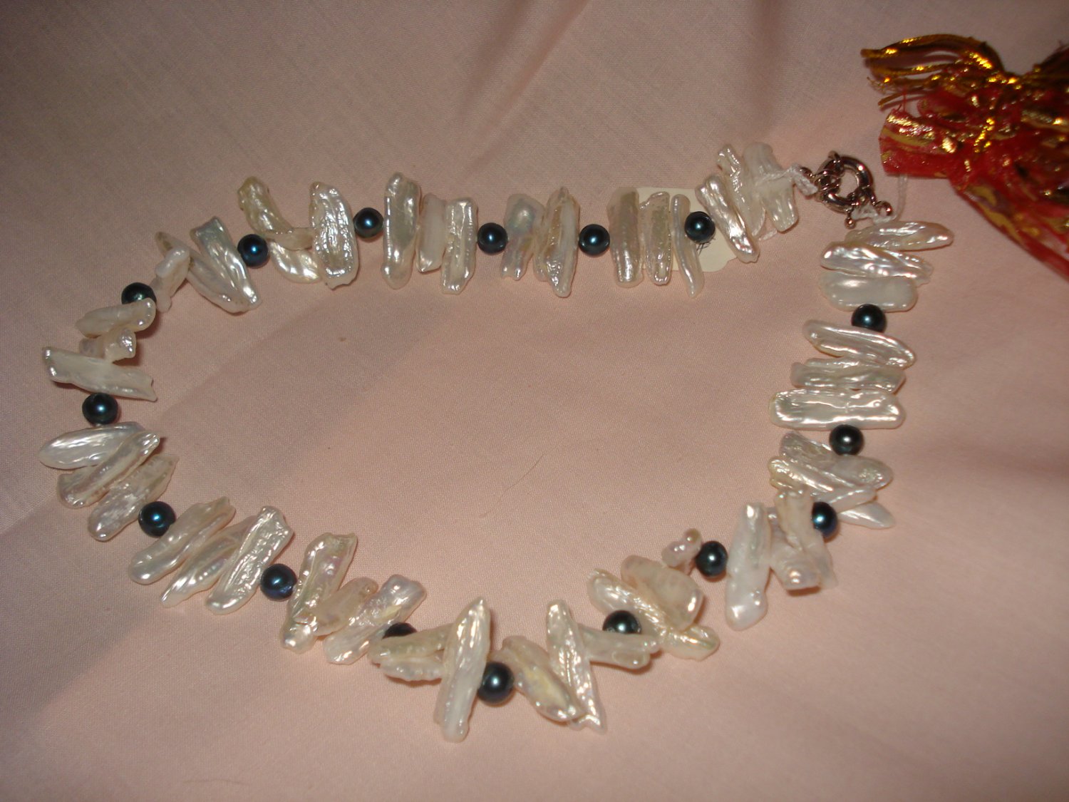 Handmade long white and round balck pearl 18-inch necklace - eg11