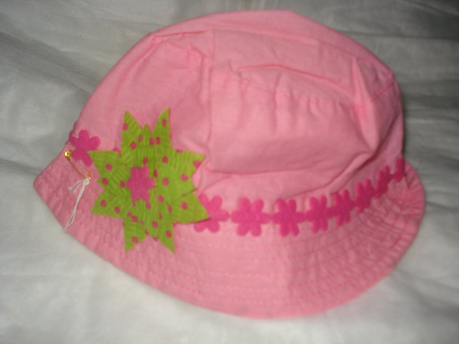 Baby / toddler hat in pink with pink floral trim & green flower-ekho1g