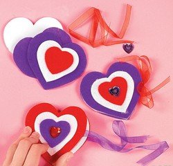 12 LOVE & HEARTS THEMED CHILDRENS CRAFTS - FREE SHIPPING