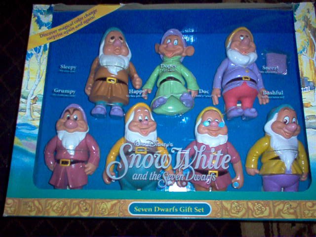 Snow White & Seven Dwarfs Doll Gift Set